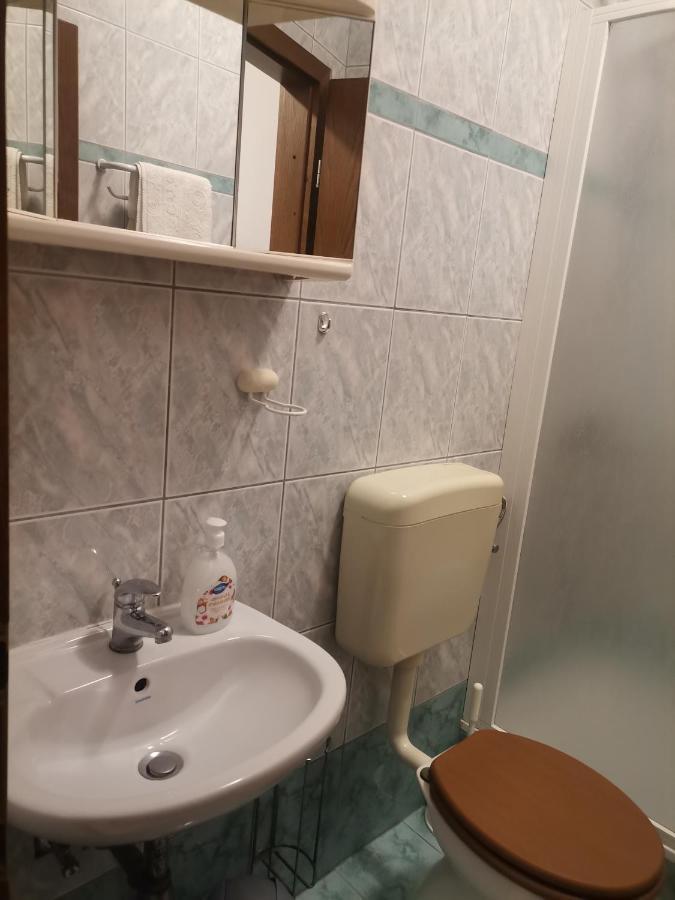 Apartments Petrica Малинска Екстериор снимка