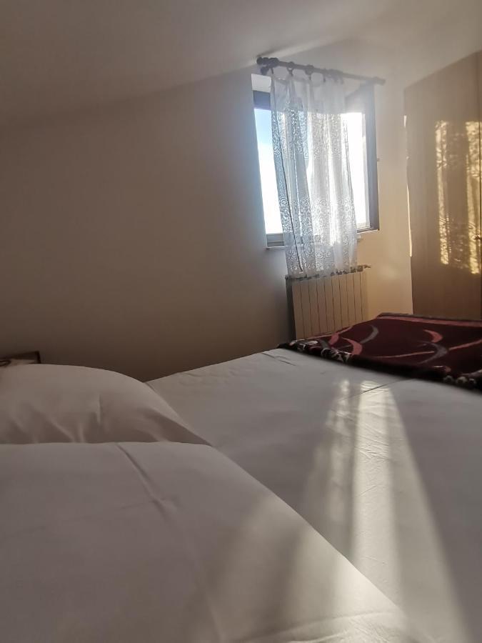 Apartments Petrica Малинска Екстериор снимка