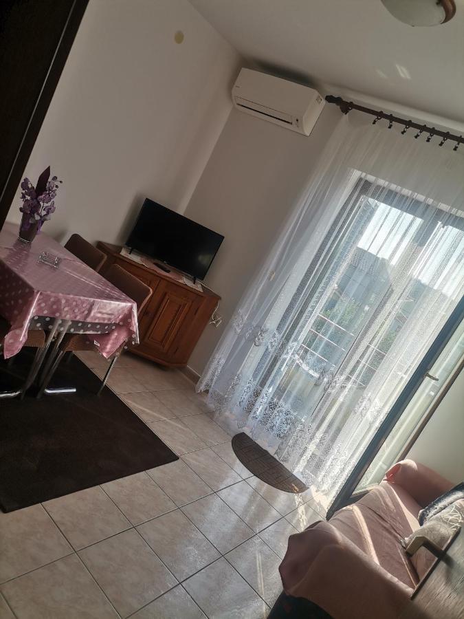 Apartments Petrica Малинска Екстериор снимка