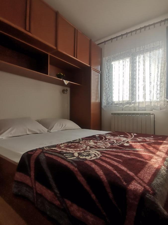Apartments Petrica Малинска Екстериор снимка