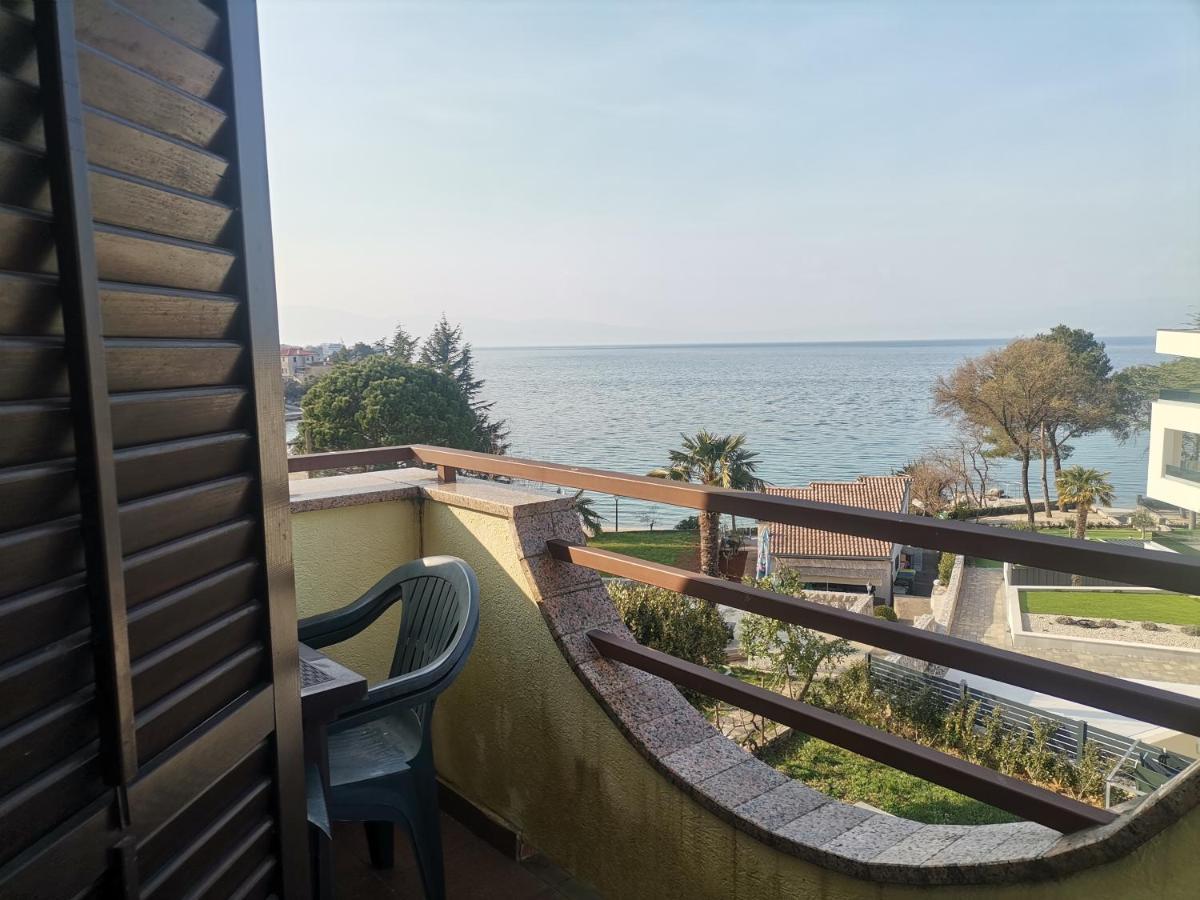 Apartments Petrica Малинска Екстериор снимка