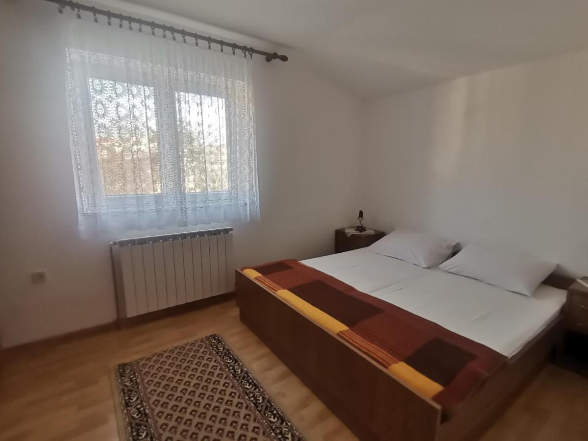 Apartments Petrica Малинска Екстериор снимка