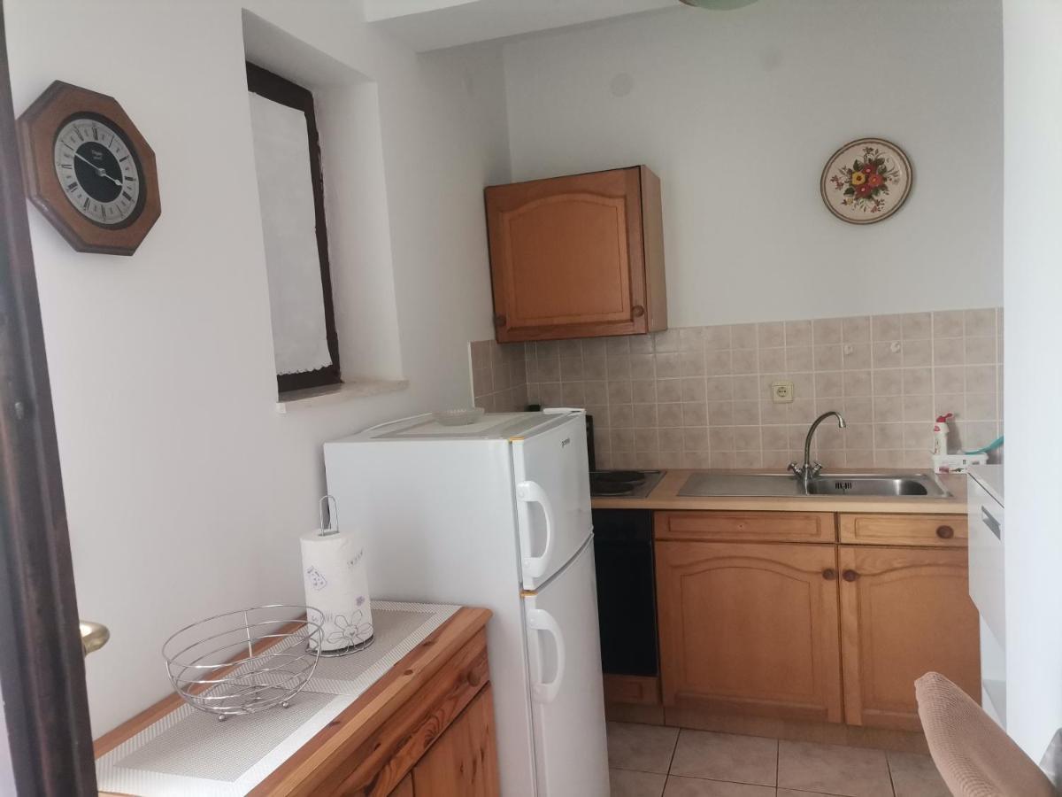 Apartments Petrica Малинска Екстериор снимка