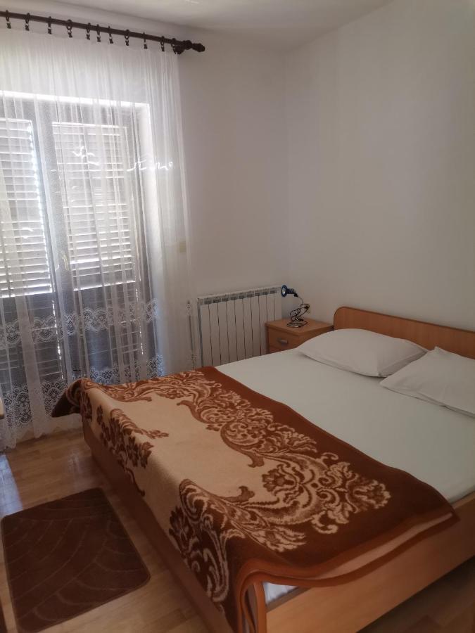Apartments Petrica Малинска Екстериор снимка