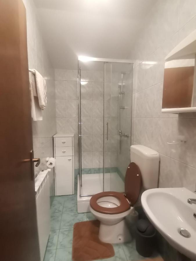 Apartments Petrica Малинска Екстериор снимка