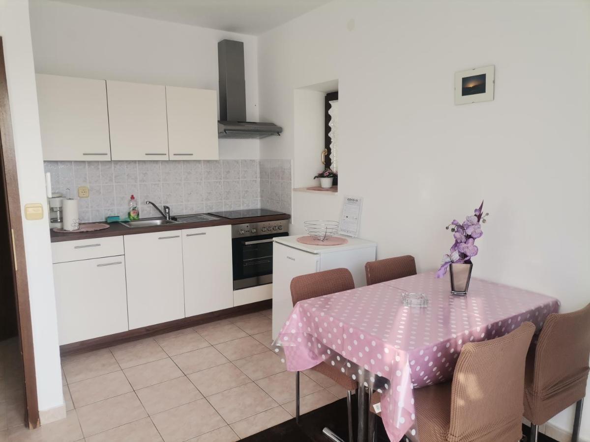 Apartments Petrica Малинска Екстериор снимка