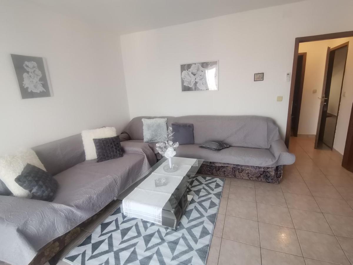 Apartments Petrica Малинска Екстериор снимка