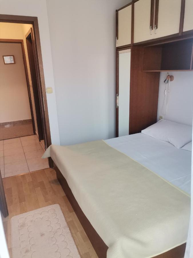 Apartments Petrica Малинска Екстериор снимка