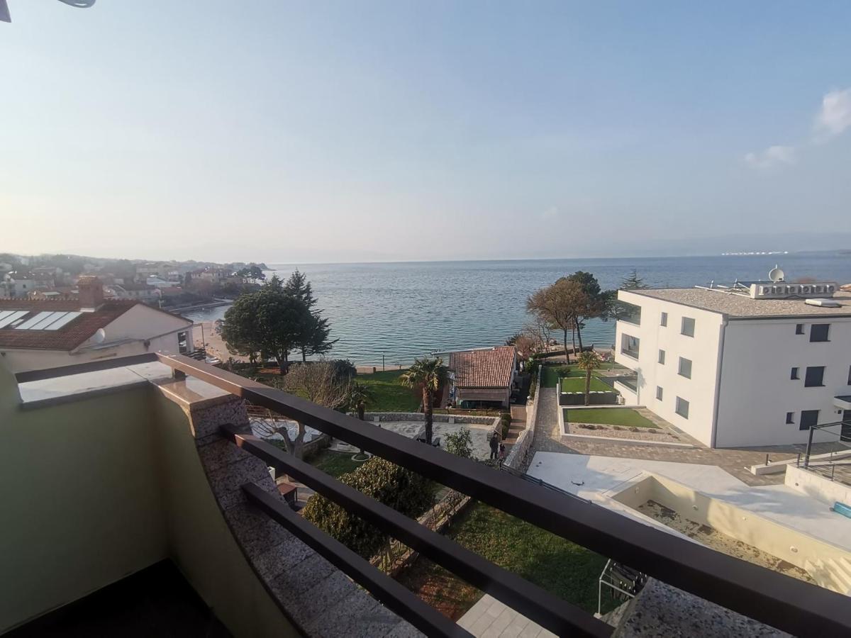 Apartments Petrica Малинска Екстериор снимка