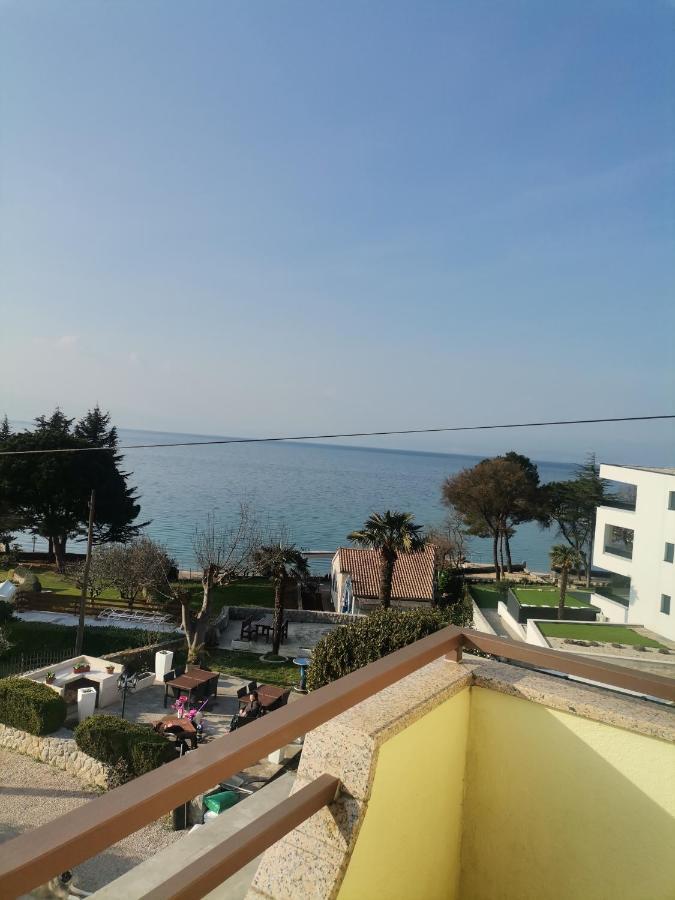 Apartments Petrica Малинска Екстериор снимка