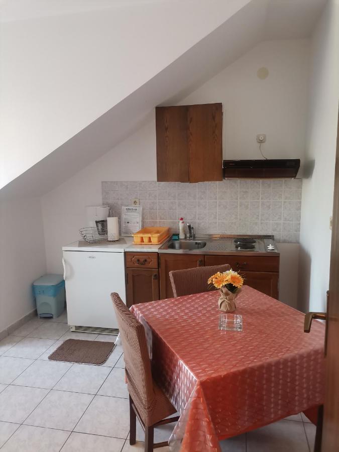 Apartments Petrica Малинска Екстериор снимка