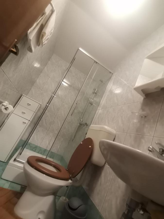 Apartments Petrica Малинска Екстериор снимка