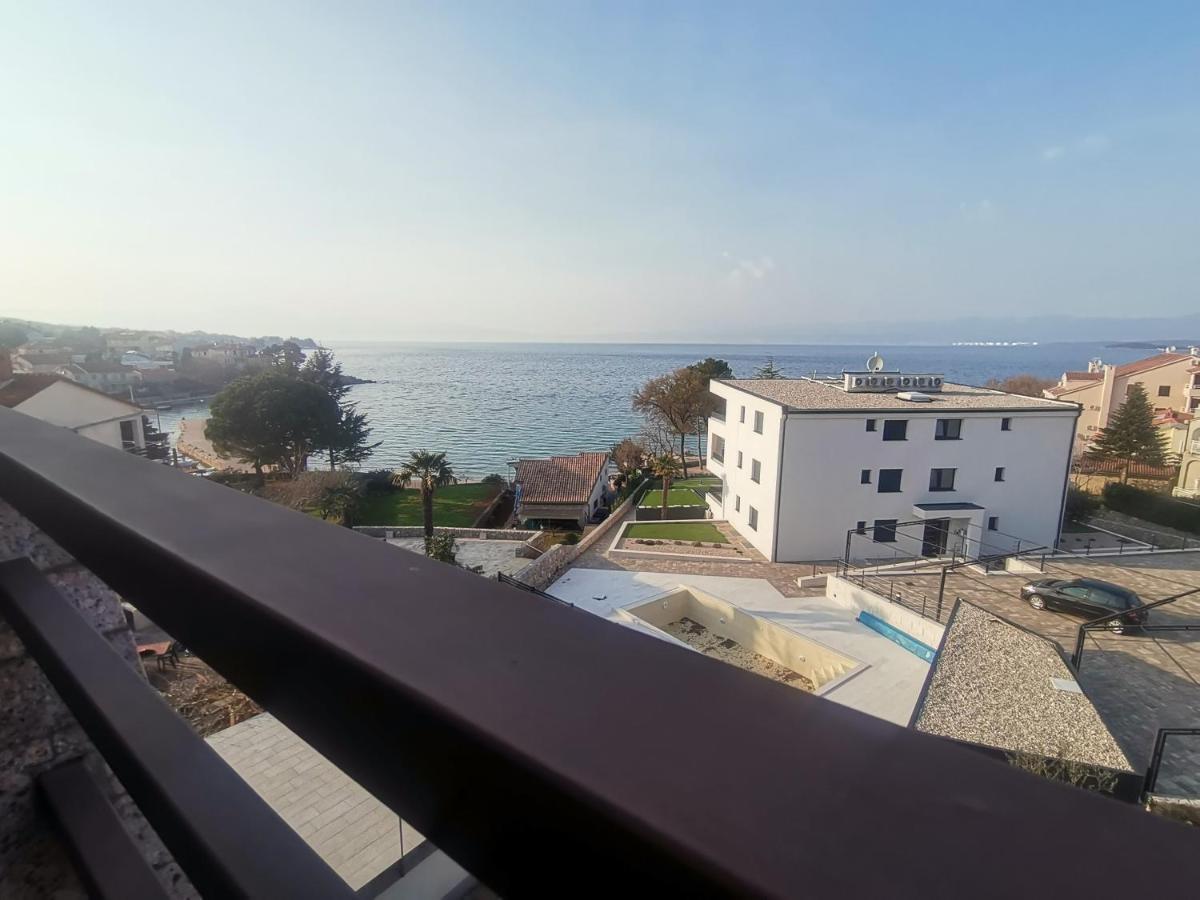Apartments Petrica Малинска Екстериор снимка