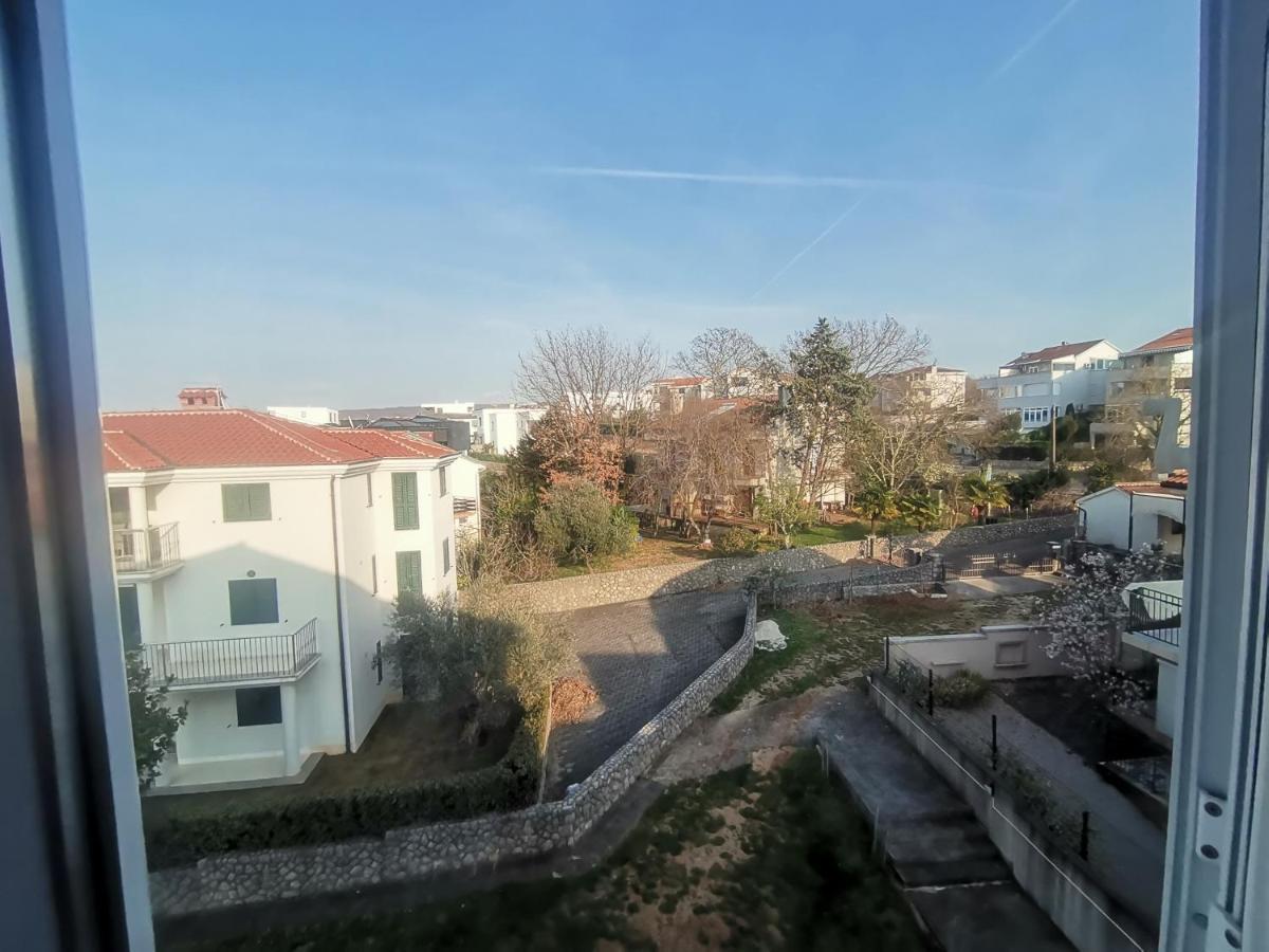Apartments Petrica Малинска Екстериор снимка